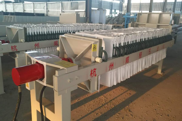 两人打扑克剧烈运动动作软件原理特点 在操作过程中注意问题有哪些？