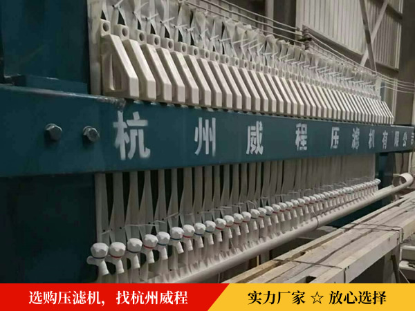二次元扑克牌少女养殖场处理粪便污水